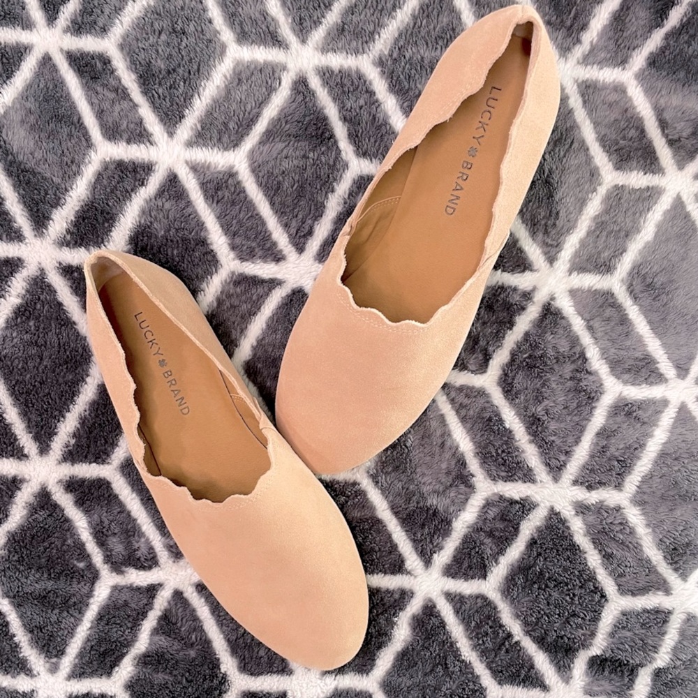 New in box Lucky Brand CLOEEY FLAT 8.5